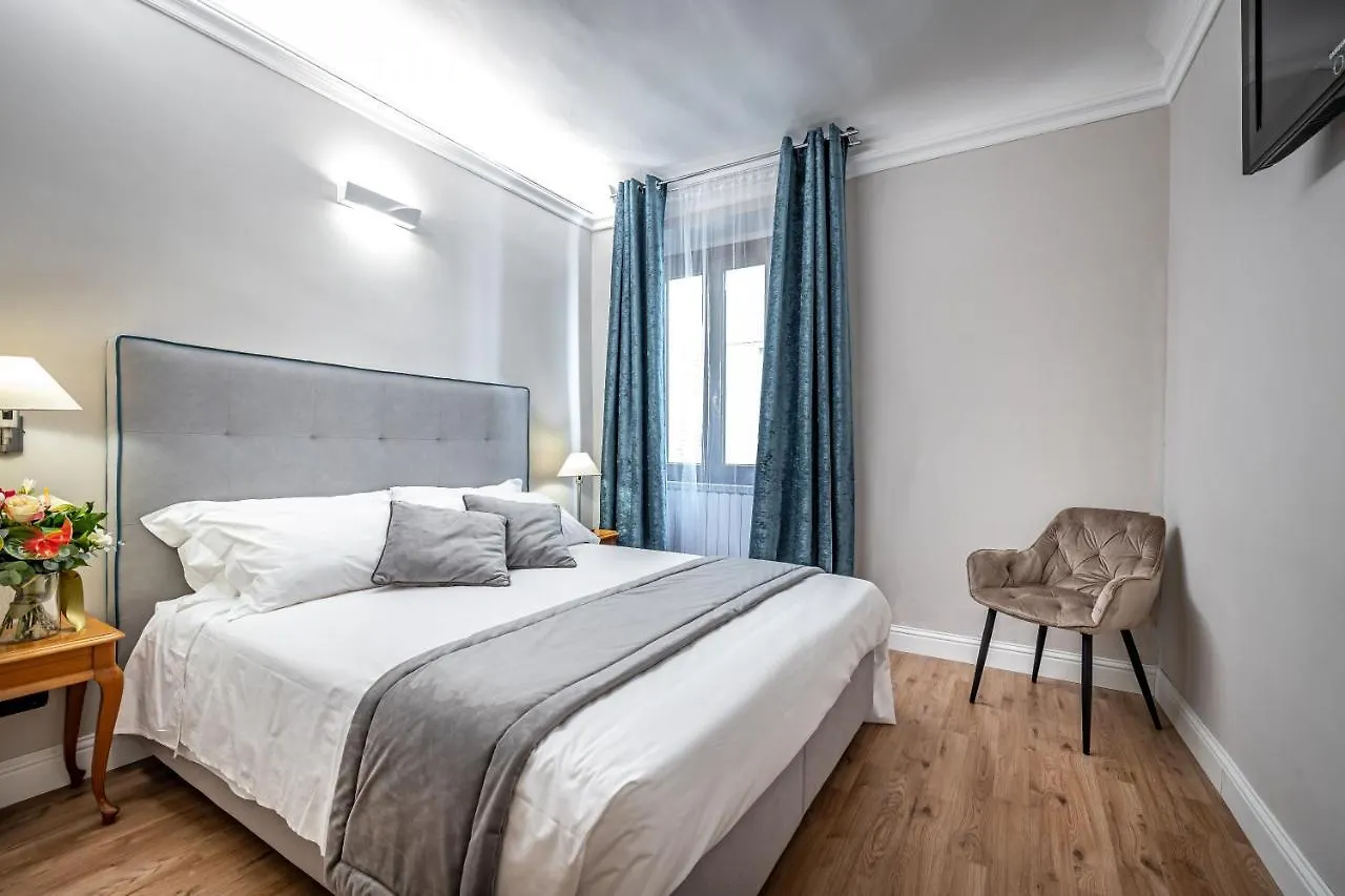 Hotel Borgo Firenze 3*,